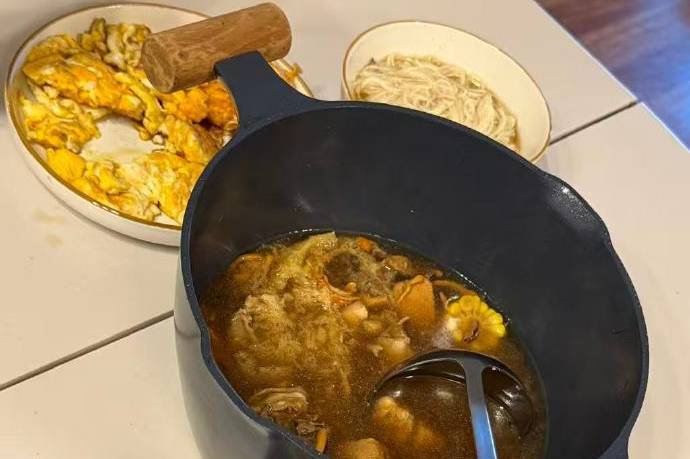 杨瀚森身处美国晒“家的味道” 季前赛首战对阵勇士